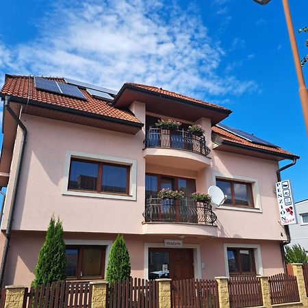 Penzion Rouse Bardejov Buitenkant foto